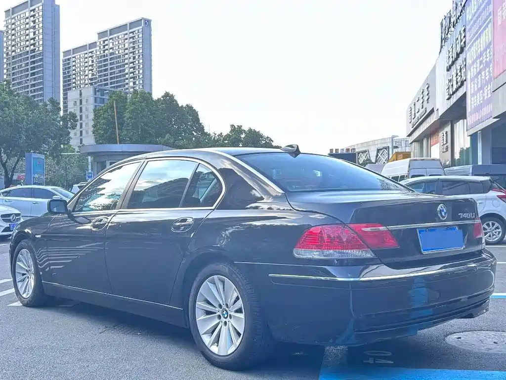 BMW 7 Series — миниатюра 6