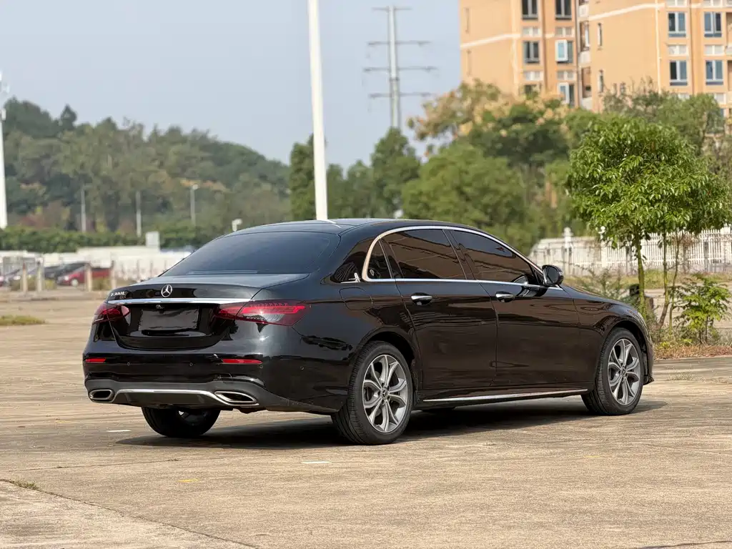 Mercedes-Benz E-Class — миниатюра 11