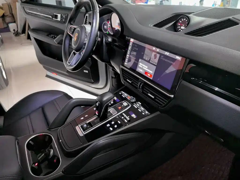 Porsche Cayenne — миниатюра 11