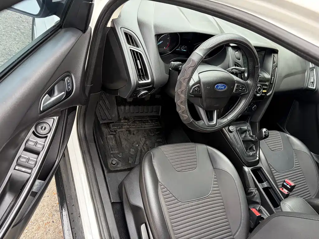 Ford Focus 2017 1.6L MT