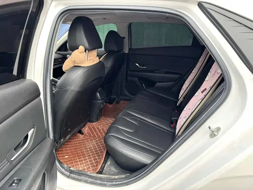 Hyundai Elantra — миниатюра 5