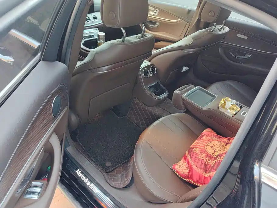 Mercedes-Benz E-Class — миниатюра 11