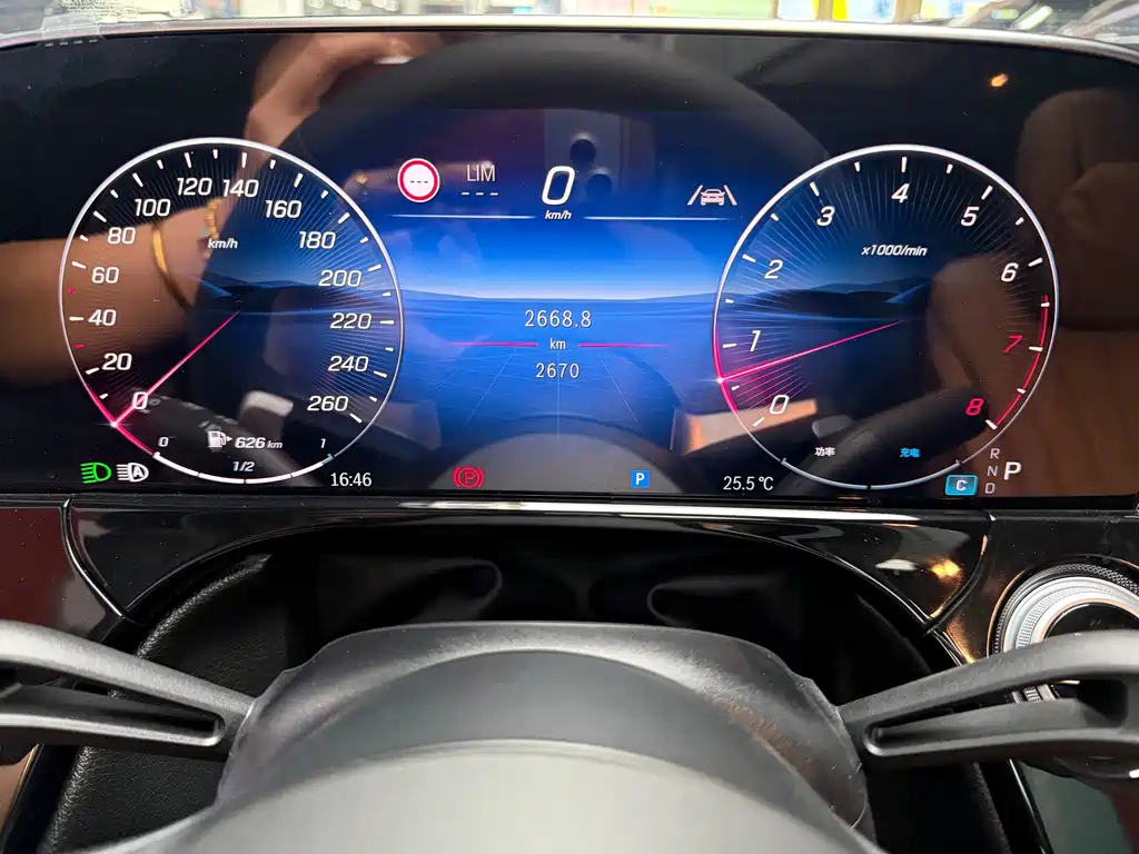 Mercedes-Benz E-Class — миниатюра 12