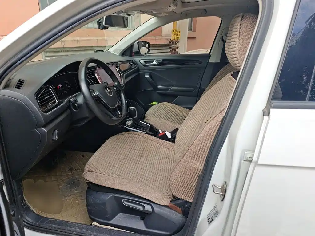 Volkswagen T-Roc — миниатюра 12