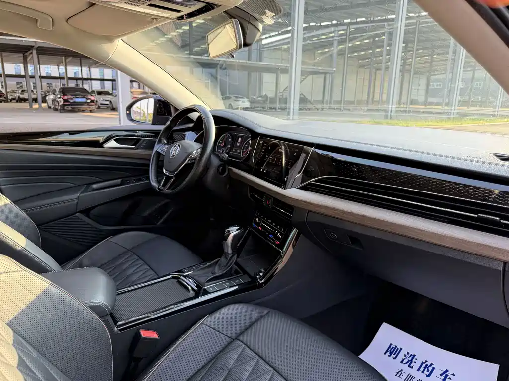 Volkswagen Passat PHEV — миниатюра 7