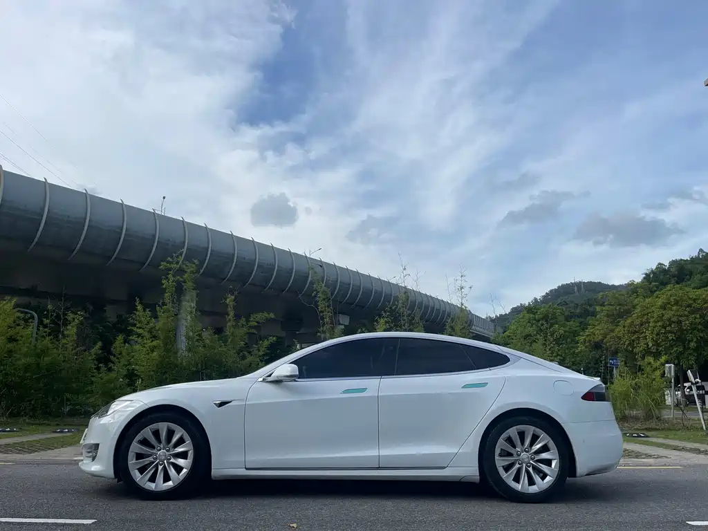 Tesla Model S — миниатюра 4