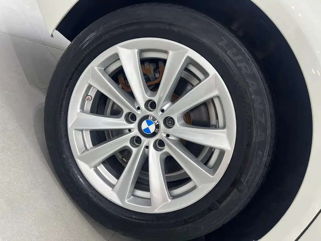 BMW 5 Series — миниатюра 19
