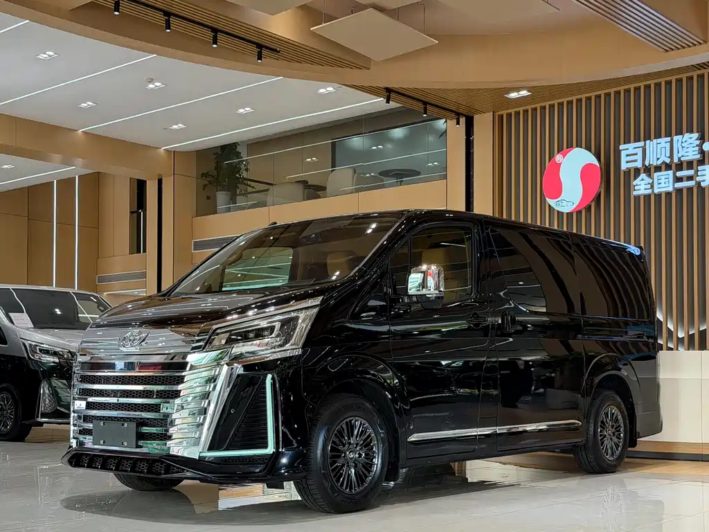 Toyota HiAce 2025 3.5L AT