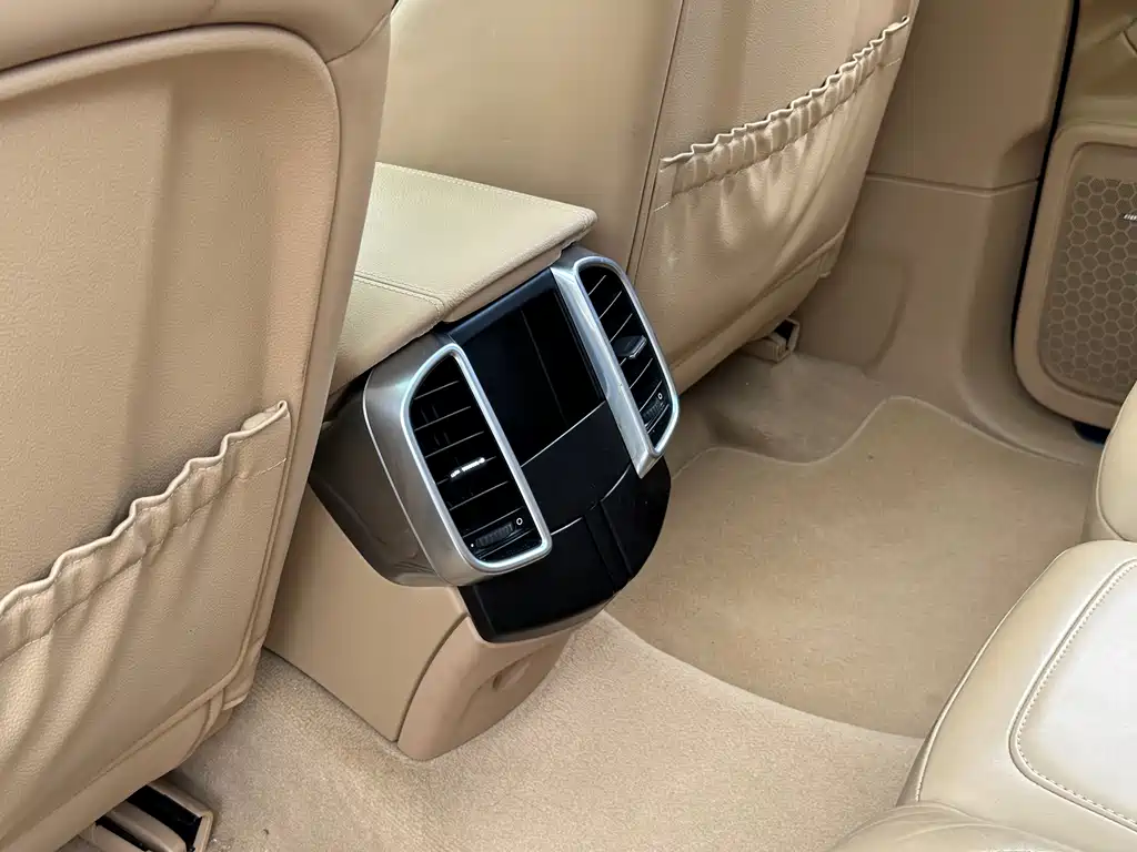 Porsche Cayenne — миниатюра 10