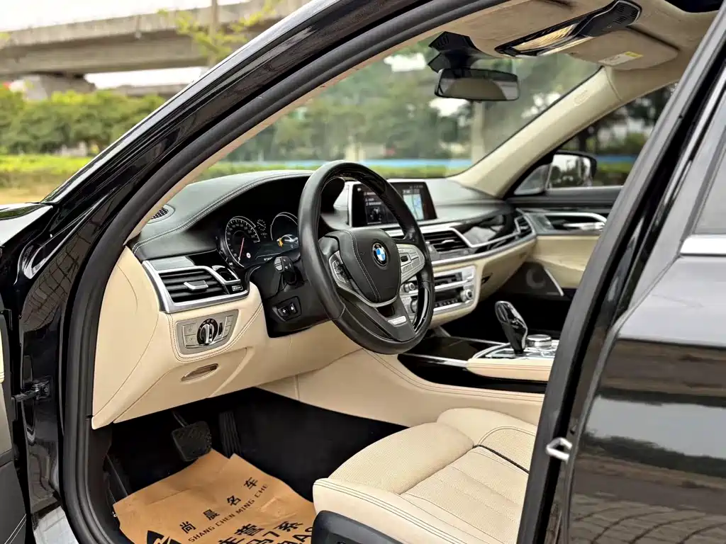 BMW 7 Series — миниатюра 5