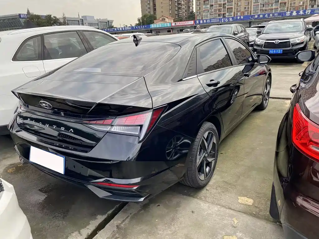 Hyundai Elantra — миниатюра 10
