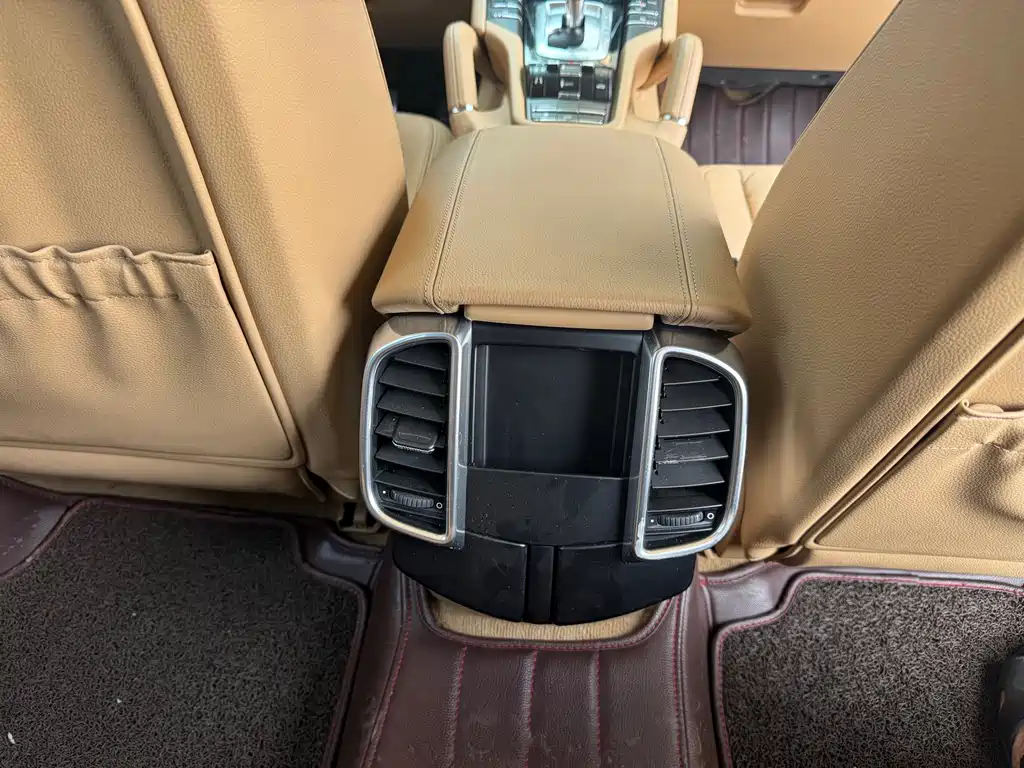 Porsche Cayenne — миниатюра 11
