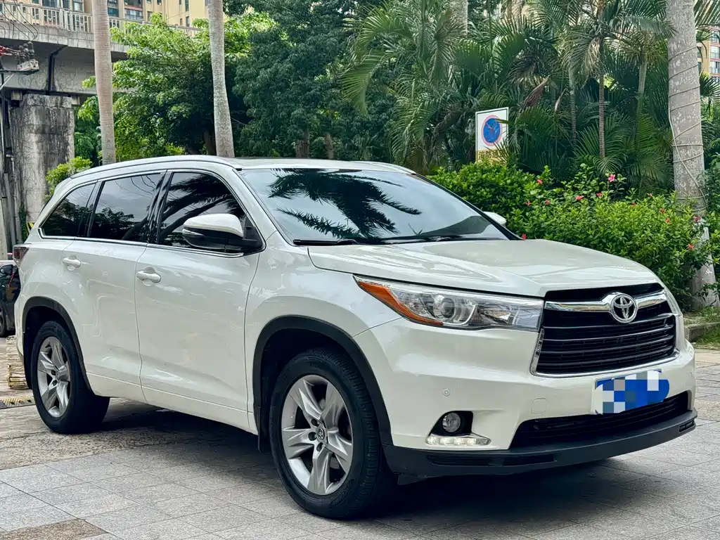 Toyota Highlander 2015 2.0T Luxury 7 мест