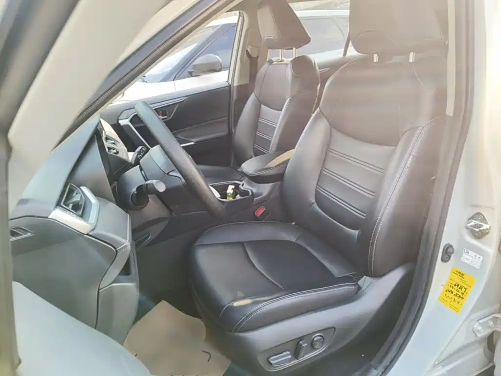 Toyota RAV4 — миниатюра 15