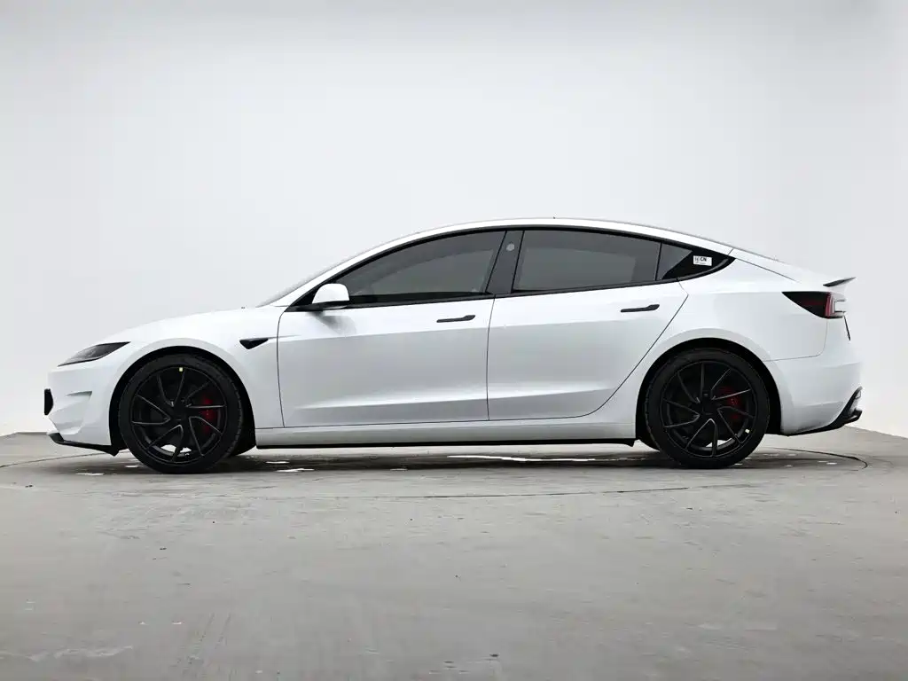 Tesla Model 3 — миниатюра 5