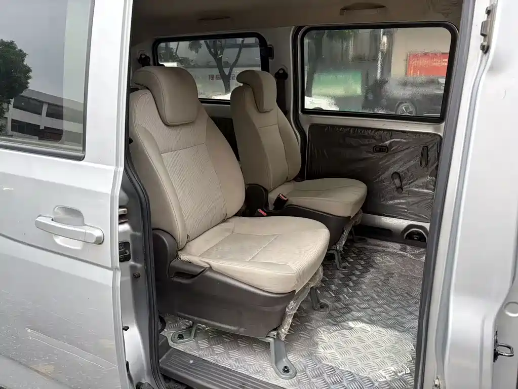 Wuling Rongguang V — миниатюра 12