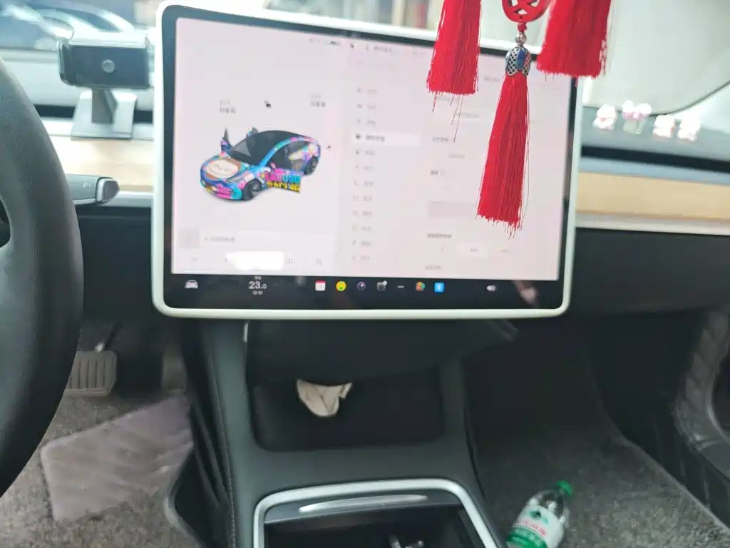 Tesla Model 3 — миниатюра 15