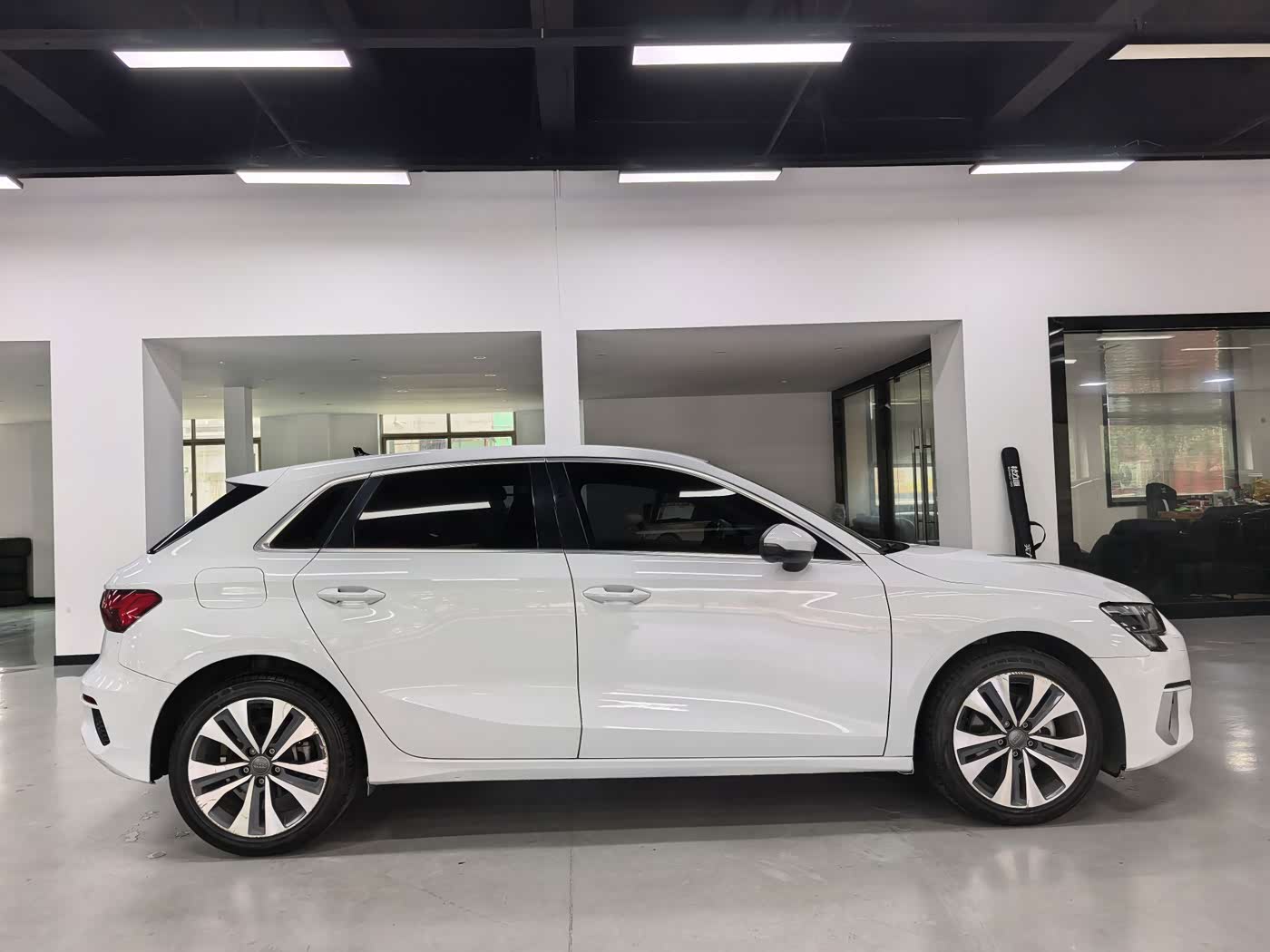 Audi A3 1.4 л 2021 г. Белый, пробег 33000 км