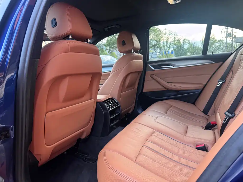 BMW 5 Series (Import) — миниатюра 7