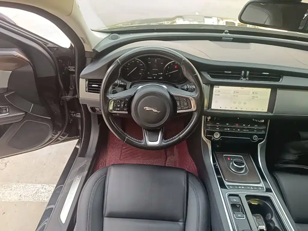 Jaguar XFL — миниатюра 11