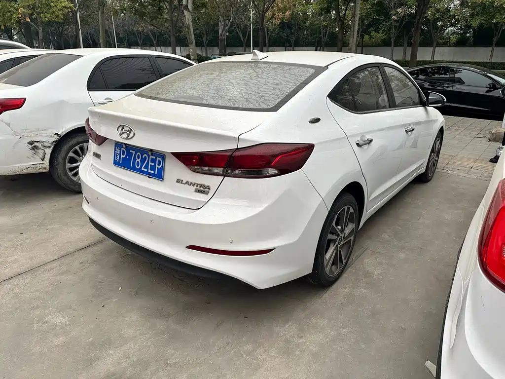 Hyundai Elantra — миниатюра 2