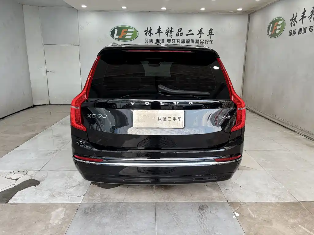 Volvo XC90 2023 B6 Luxury 7 мест
