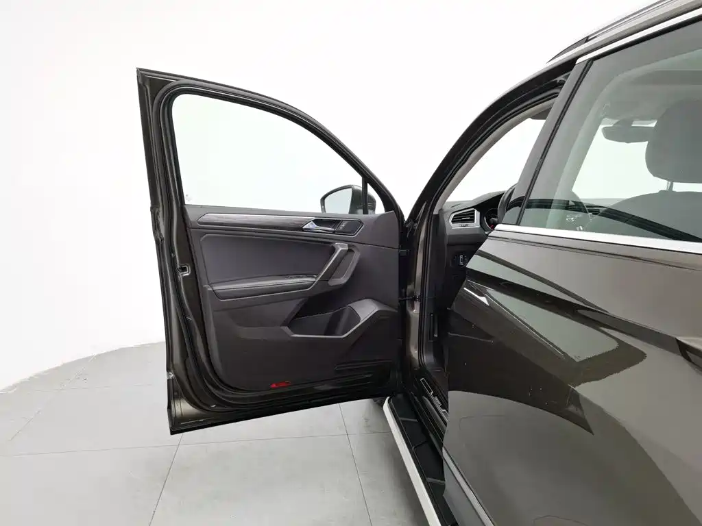 Volkswagen Tiguan L — миниатюра 8