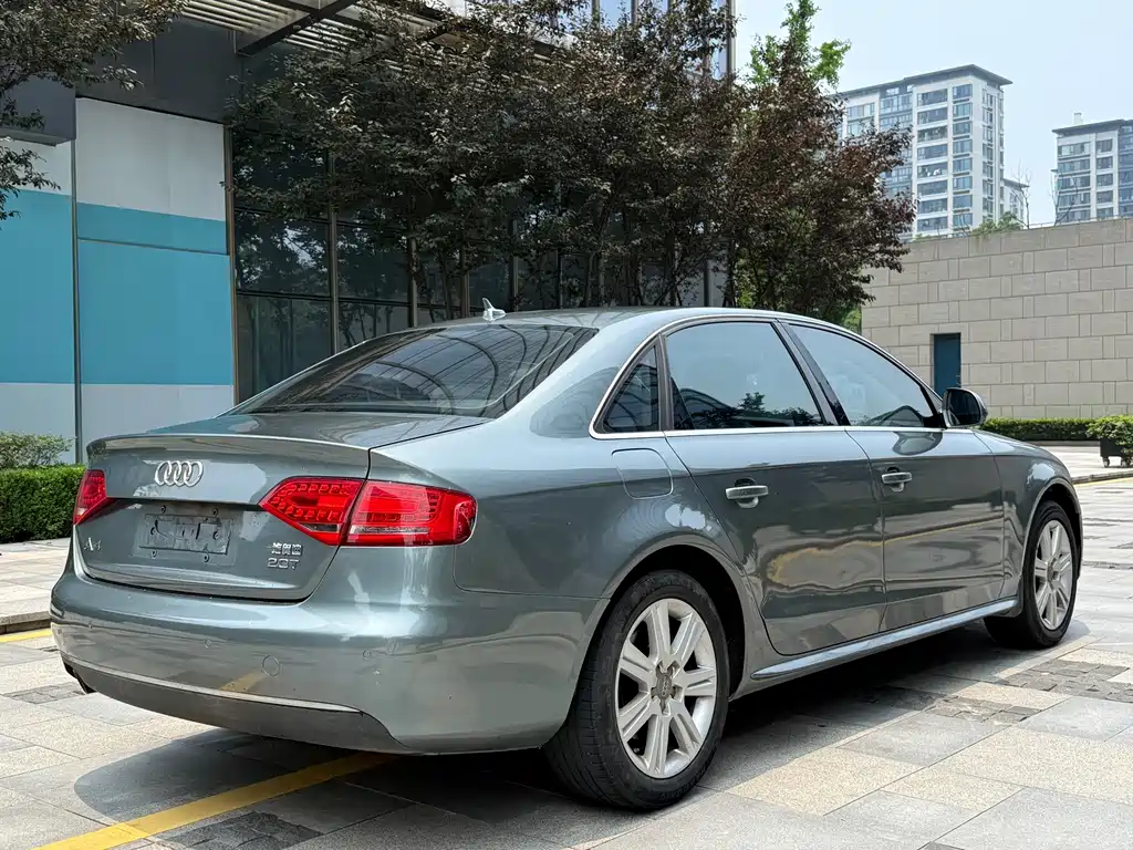 Audi A4L 2011 2.0 TFSI