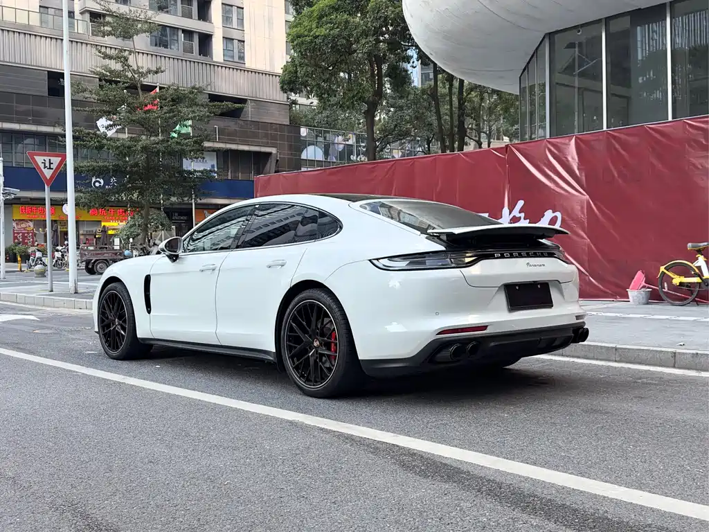 PORSCHE PANAMERA