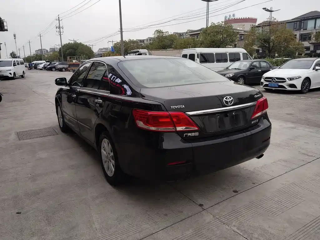Toyota Camry — миниатюра 3