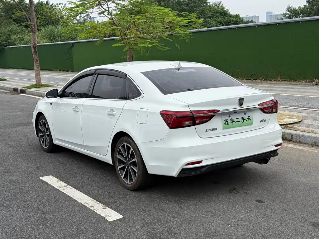 Roewe i6 New Energy — миниатюра 4