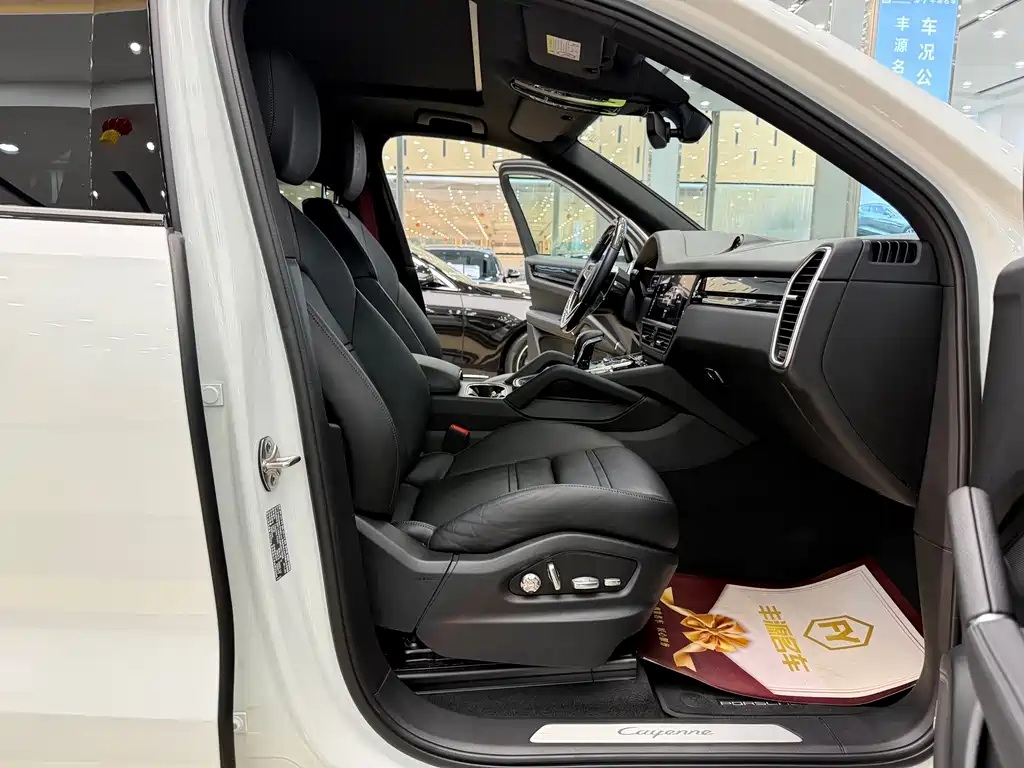 Porsche Cayenne — миниатюра 8