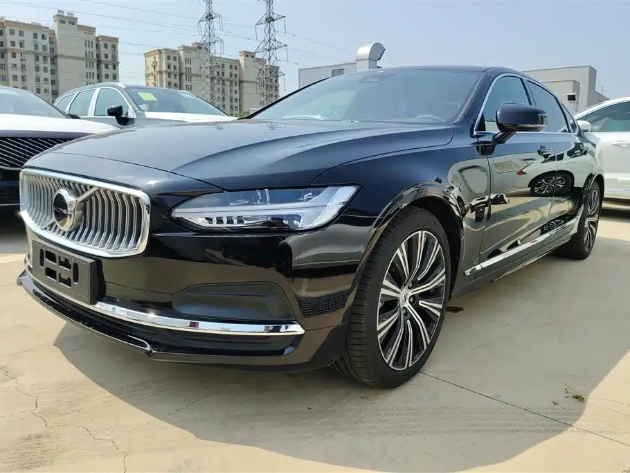 VOLVO  S90