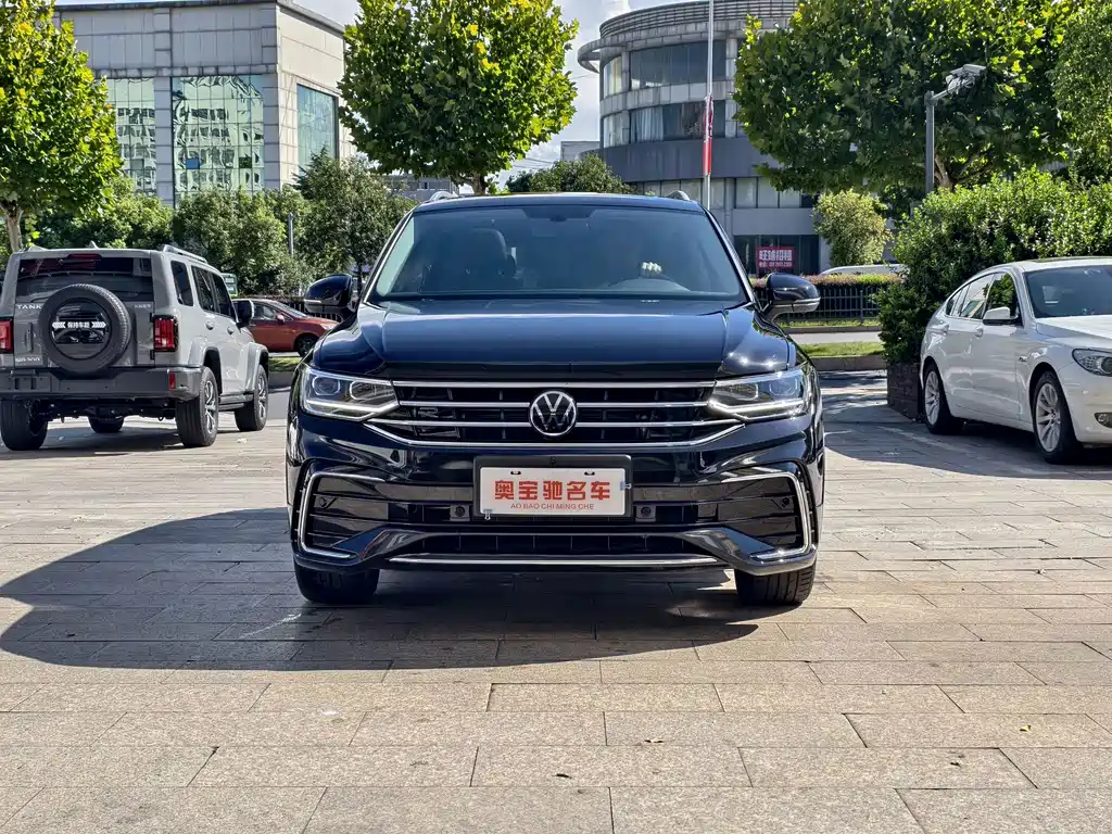 Volkswagen Tiguan L — миниатюра 2