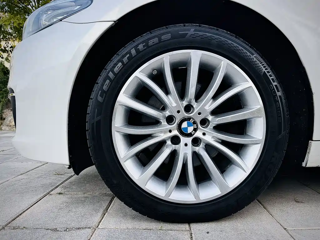 BMW 5 Series — миниатюра 19