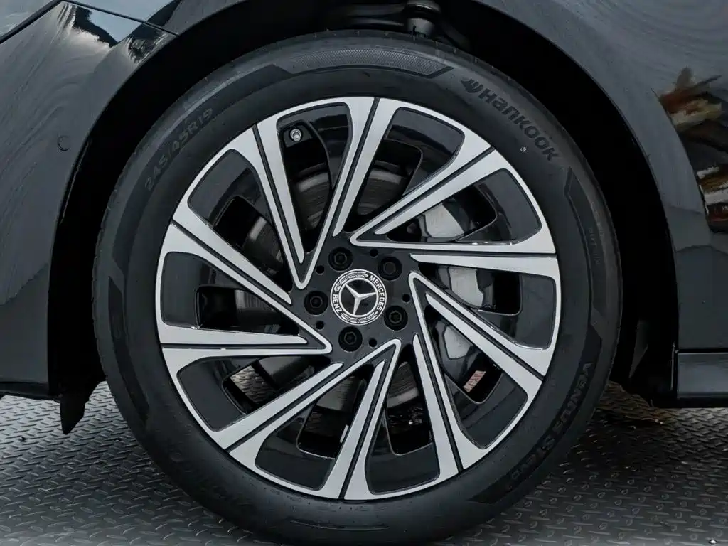 Mercedes-Benz E-Class — миниатюра 10