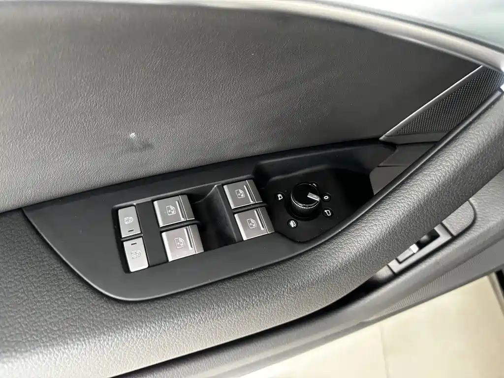 Audi A6L — миниатюра 10