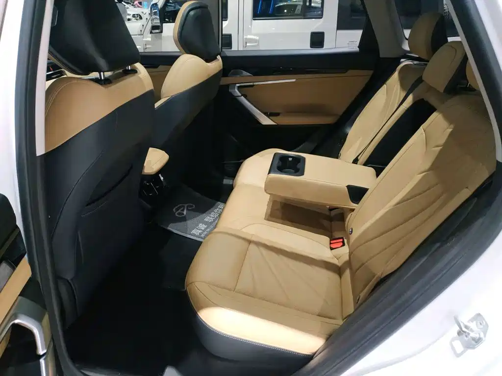 Geely Boyue L — миниатюра 17