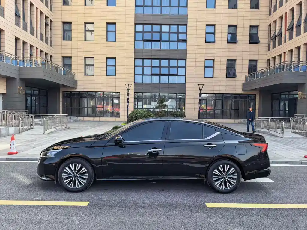 Nissan Teana — миниатюра 4