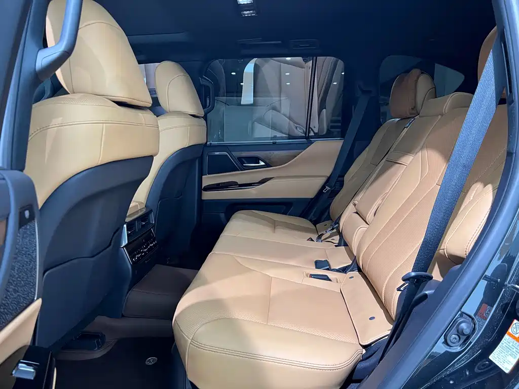 Lexus LX — миниатюра 12