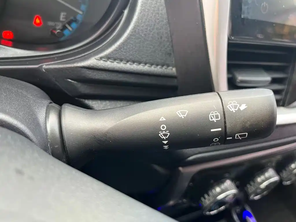 Toyota Yaris L — миниатюра 25