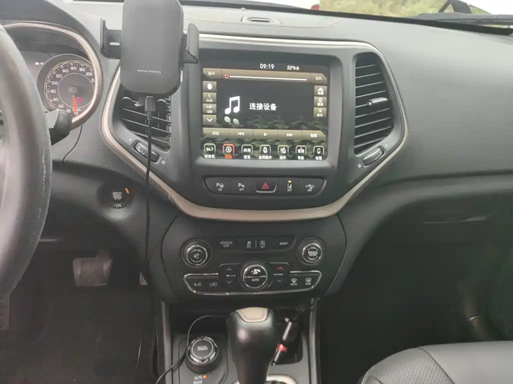 Jeep Cherokee — миниатюра 13