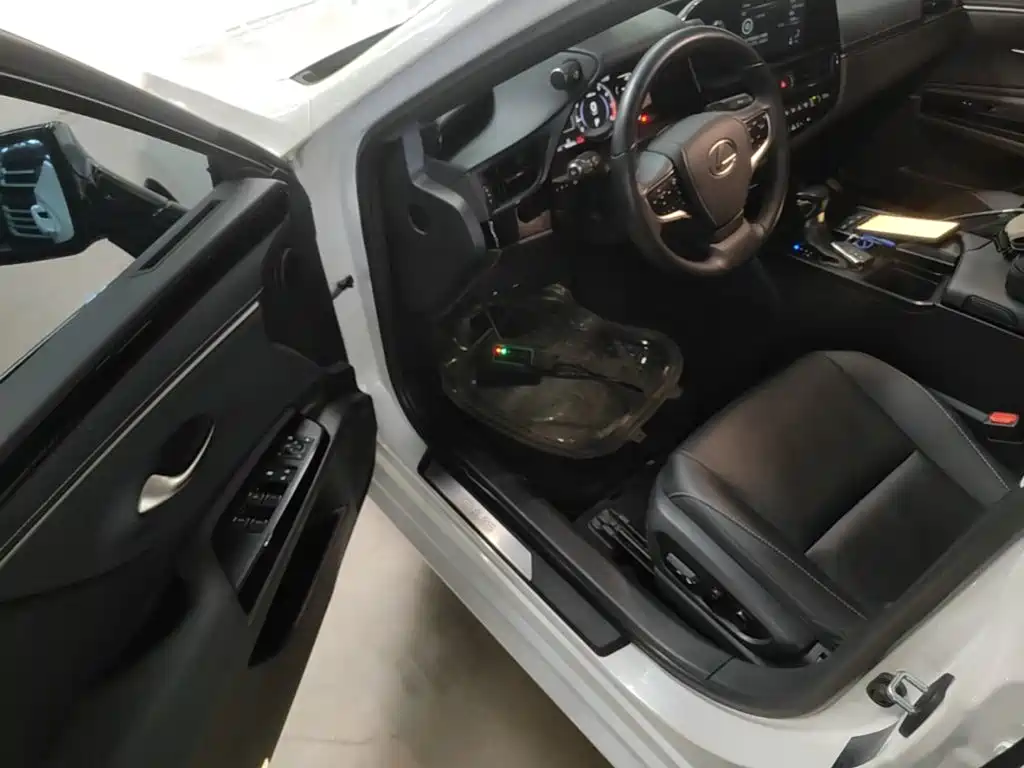 Lexus ES — миниатюра 16