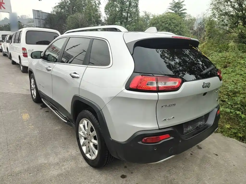 Jeep Cherokee — миниатюра 5