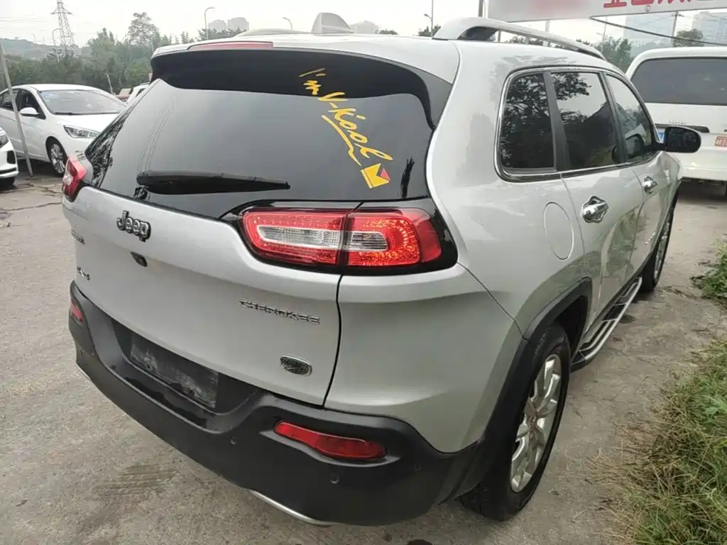 Jeep Cherokee — миниатюра 7