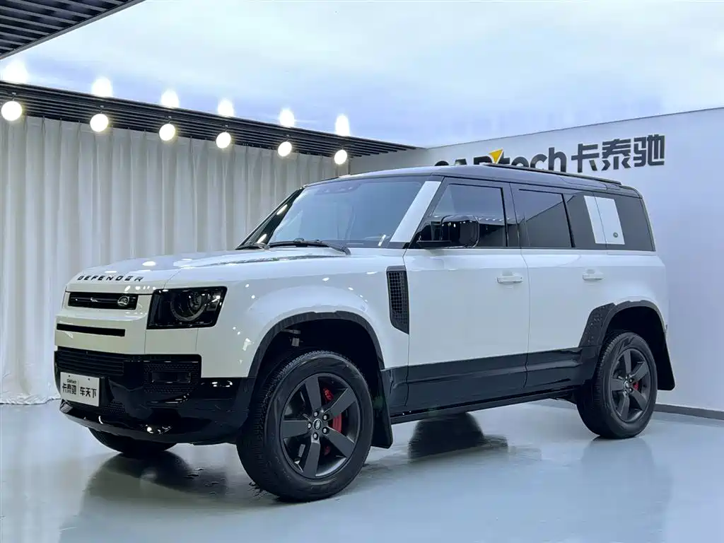 Land Rover Defender 2024