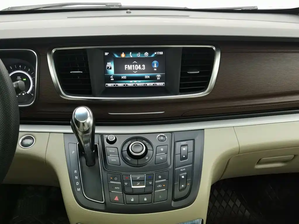 Buick GL8 — миниатюра 12