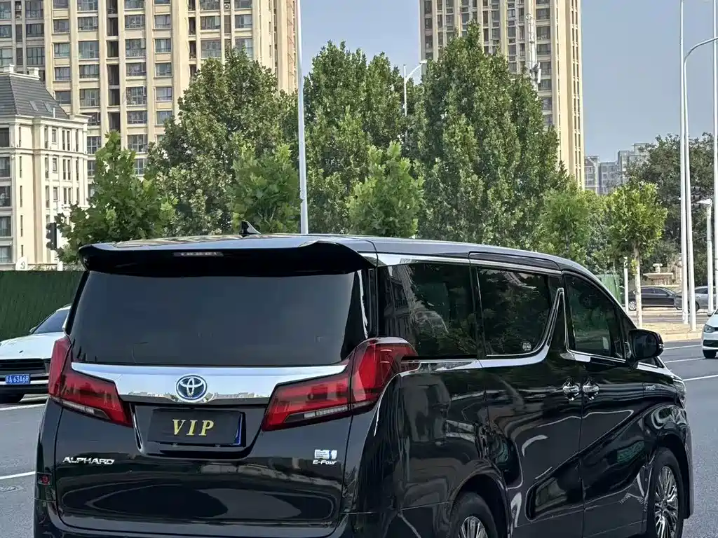 Toyota Alphard — миниатюра 6