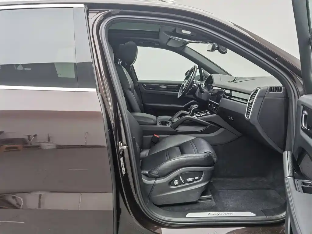 Porsche Cayenne — миниатюра 23