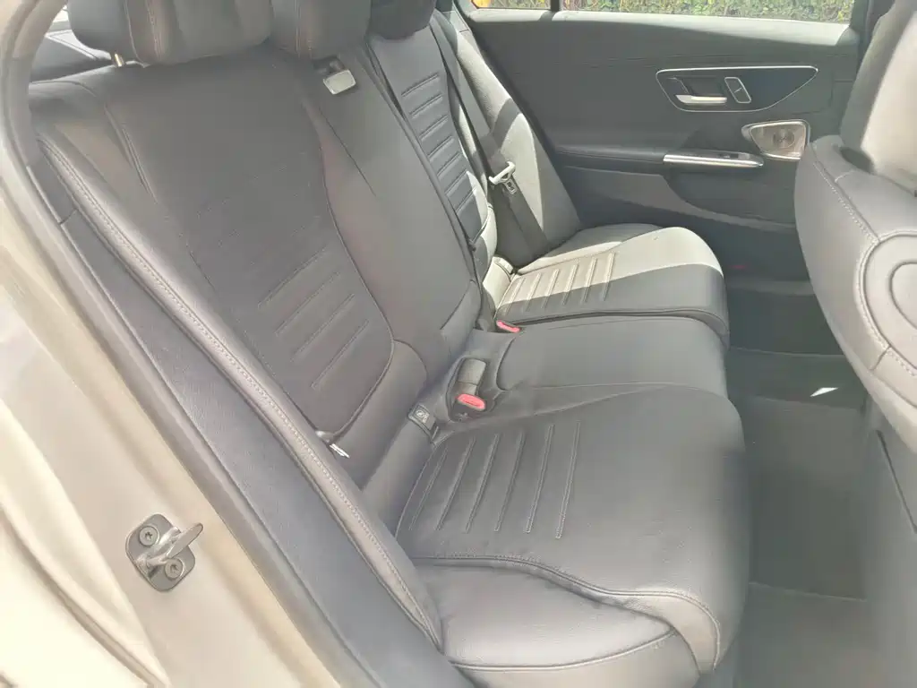 Mercedes-Benz C-Class — миниатюра 6